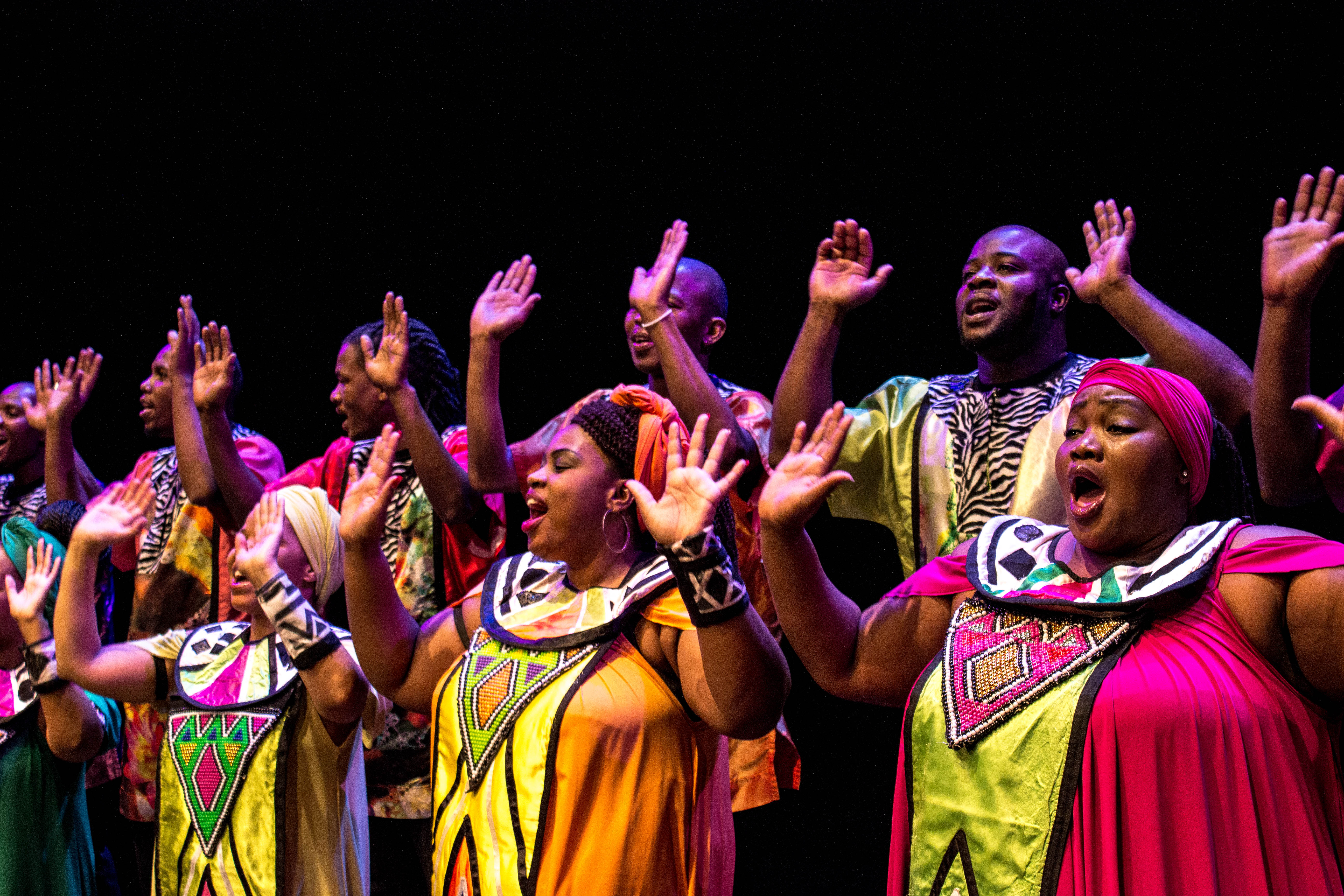 Современная африканская музыка. Африканский ансамбль госпел. Африканский фольклор. Африканцы поют. Африканский оркестр.